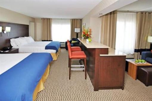 фото отеля Holiday Inn Express Toronto - Markham