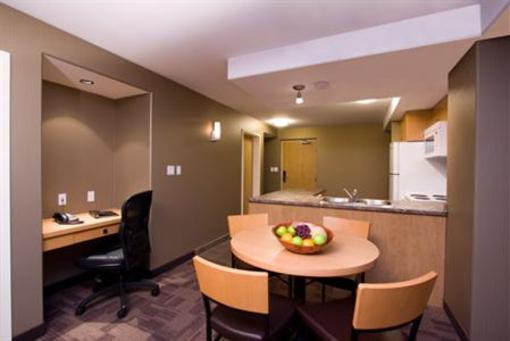 фото отеля Woodlands Inn & Suites