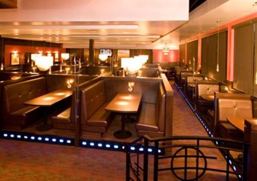 фото отеля Woodlands Inn & Suites