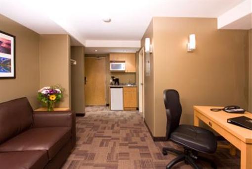 фото отеля Woodlands Inn & Suites