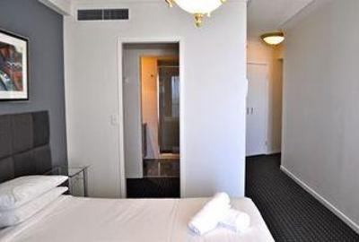 фото отеля Surfers Paradise Apartments Gold Coast