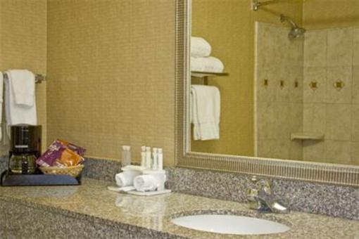 фото отеля Holiday Inn Express Lancaster (California)