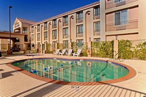 фото отеля Holiday Inn Express Lancaster (California)