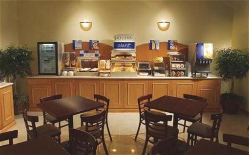 фото отеля Holiday Inn Express Hotel & Suites Waterloo St Jacobs