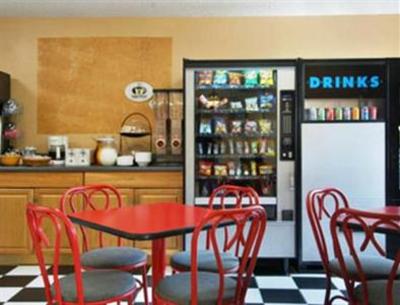 фото отеля Super 8 Motel Memphis Macon Cove Rossville