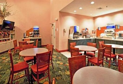 фото отеля Holiday Inn Express Batesville