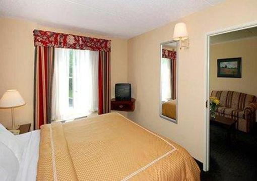 фото отеля Comfort Suites Airport Charlotte