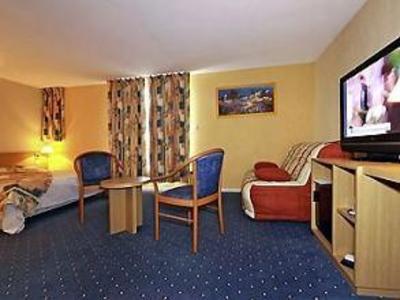 фото отеля Mercure Luxeuil Les Bains Hexagone