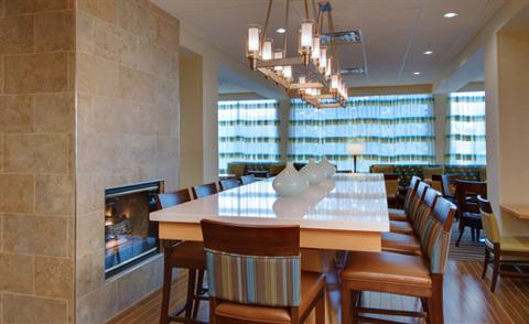 фото отеля Hampton Inn White Plains Elmsford