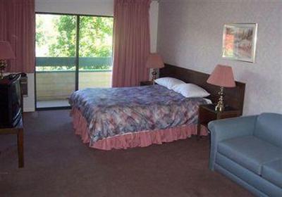 фото отеля The Recreation Inn & Suites