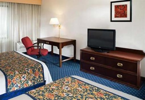 фото отеля Courtyard by Marriott Cleveland Airport/North