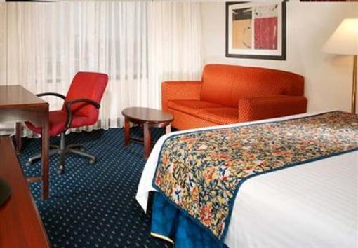 фото отеля Courtyard by Marriott Cleveland Airport/North