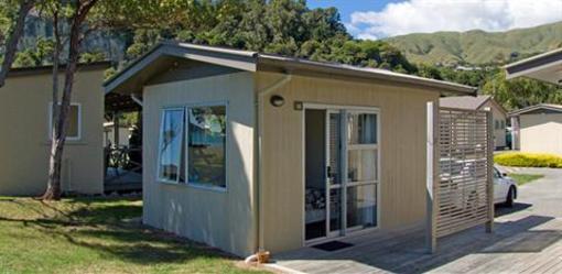 фото отеля Pohara Beach Top 10 Holiday Park