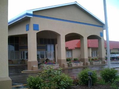 фото отеля Econo Lodge Inn & Suites Wheeling East Triadelphia