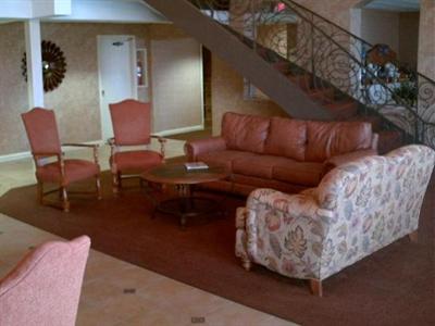 фото отеля Econo Lodge Inn & Suites Wheeling East Triadelphia