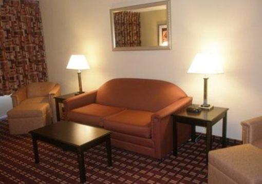 фото отеля Econo Lodge Inn & Suites Wheeling East Triadelphia