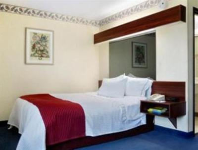 фото отеля Microtel Inn And Suites Streetsboro