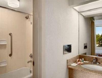 фото отеля Howard Johnson Inn Petersburg