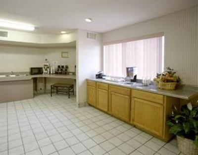 фото отеля America's Best Value Inn Addison (Texas)