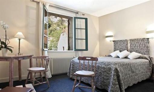 фото отеля Hotel Des Roches Les Eyzies-de-Tayac-Sireuil