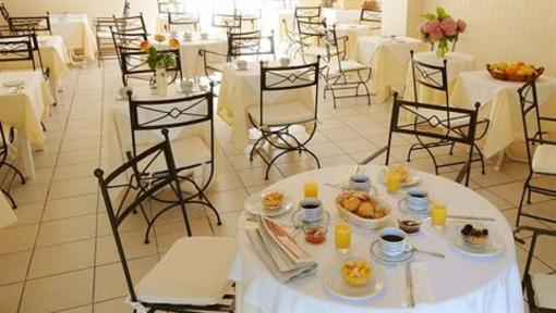 фото отеля Hotel Des Roches Les Eyzies-de-Tayac-Sireuil