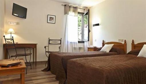 фото отеля Hotel Des Roches Les Eyzies-de-Tayac-Sireuil