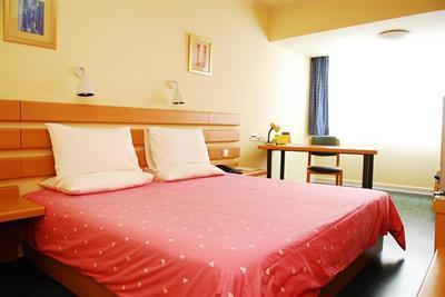 фото отеля Home Inn (Guangzhou Baiyun Avenue)