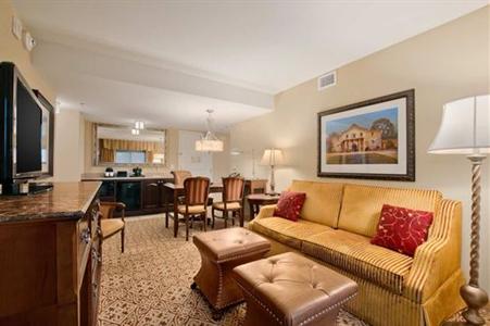 фото отеля Embassy Suites Riverwalk