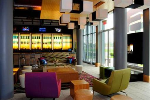 фото отеля Aloft Montreal Airport