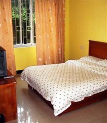 фото отеля Yangshuo Travellers Land Youth Hostel