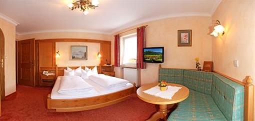 фото отеля Hotel Edelweiss Reit im Winkl