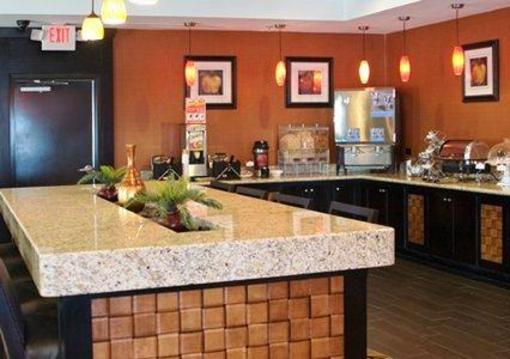 фото отеля Comfort Suites Buda