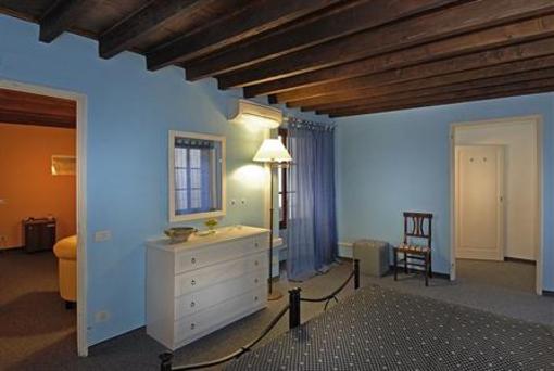 фото отеля San Frediano Mansion