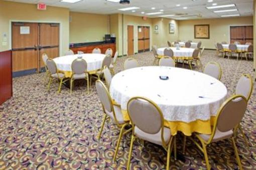 фото отеля Holiday Inn Express Prince Frederick