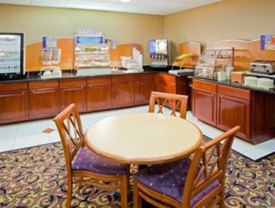 фото отеля Holiday Inn Express Prince Frederick