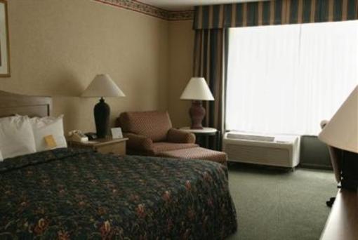 фото отеля Clarion Inn & Suites and Conference Center