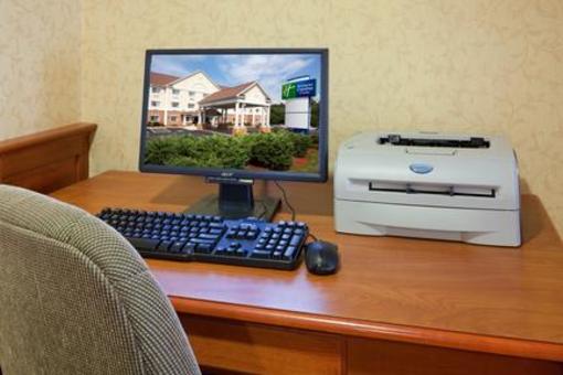 фото отеля Holiday Inn Express Hotel & Suites Boston-Marlboro