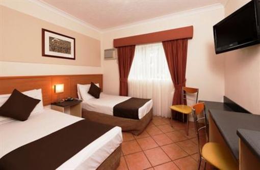 фото отеля Cairns Queens Court