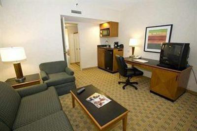 фото отеля Doubletree Guest Suites & Conference Center Chicago Downers Grove