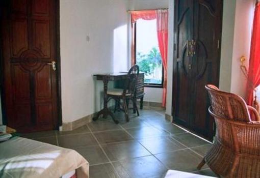 фото отеля Bara Beach Bungalows & Restaurant