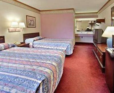 фото отеля Super 8 Motel East Downtown Raleigh