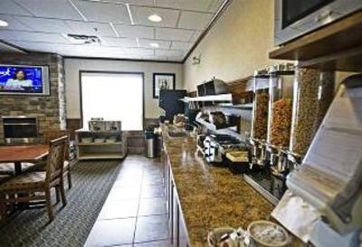 фото отеля Service Plus Inns & Suites Drayton Valley