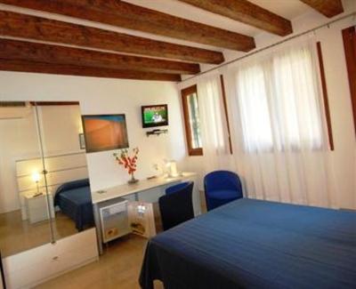 фото отеля Santa Margherita Guest House Venice
