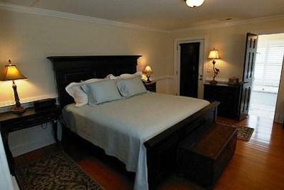 фото отеля The Burrus House Inn