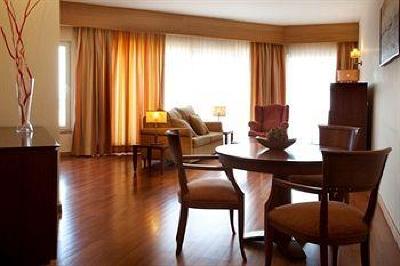 фото отеля Solplay Hotel De Apartamentos Linda-a-Velha