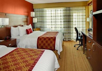 фото отеля Courtyard by Marriott Charleston Historic District