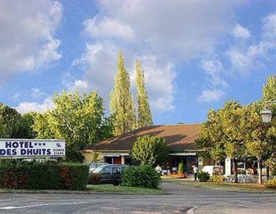 фото отеля Hotel Des Dhuits Colombey-les-Deux-Eglises