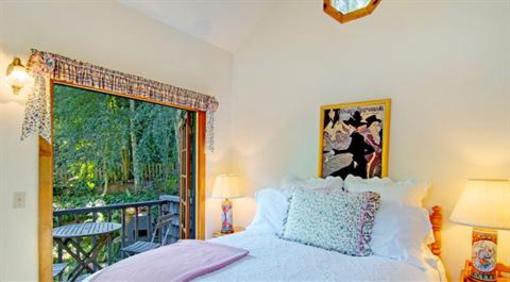 фото отеля Babbling Brook Inn
