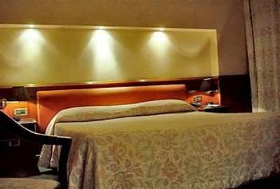 фото отеля Golden Tulip Hotel Moderno Verdi