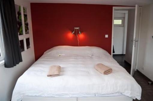 фото отеля Minties Floating Bed and Breakfast